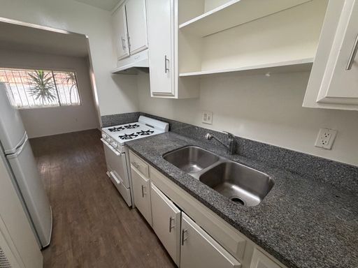 Prime Location Mar Vista One Bedroom Unit *Pet Friendly Building* – photo 1