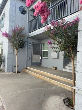 Ground-Floor Comfort & Classic Charm in the Heart of Culver City – photo 1