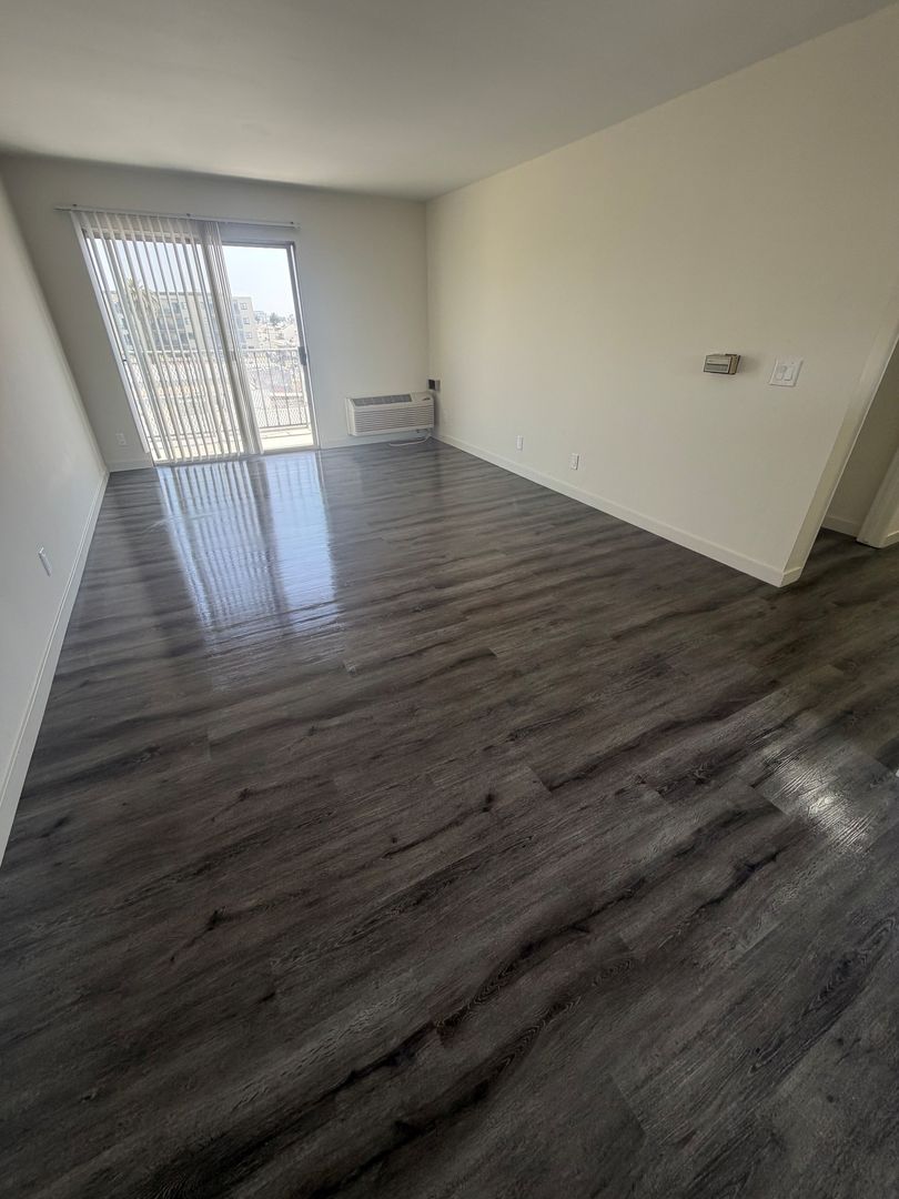 LOS ANGELES Apartment: 3333 MOTOR AVE