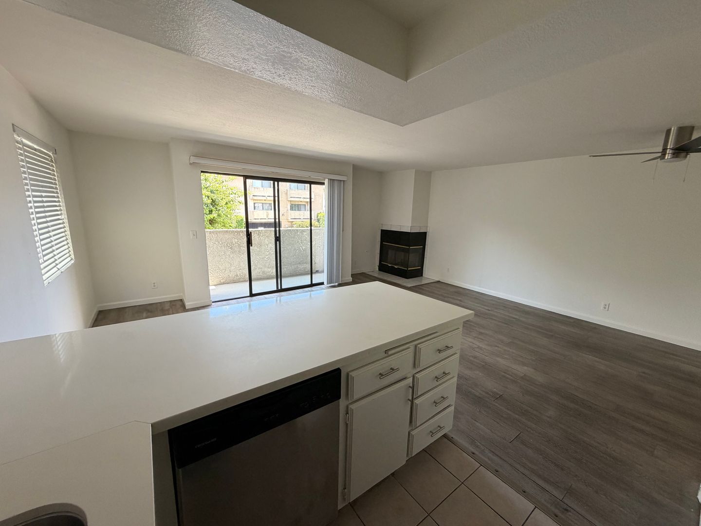 LOS ANGELES Apartment: 10744-56 LAWLER ST.