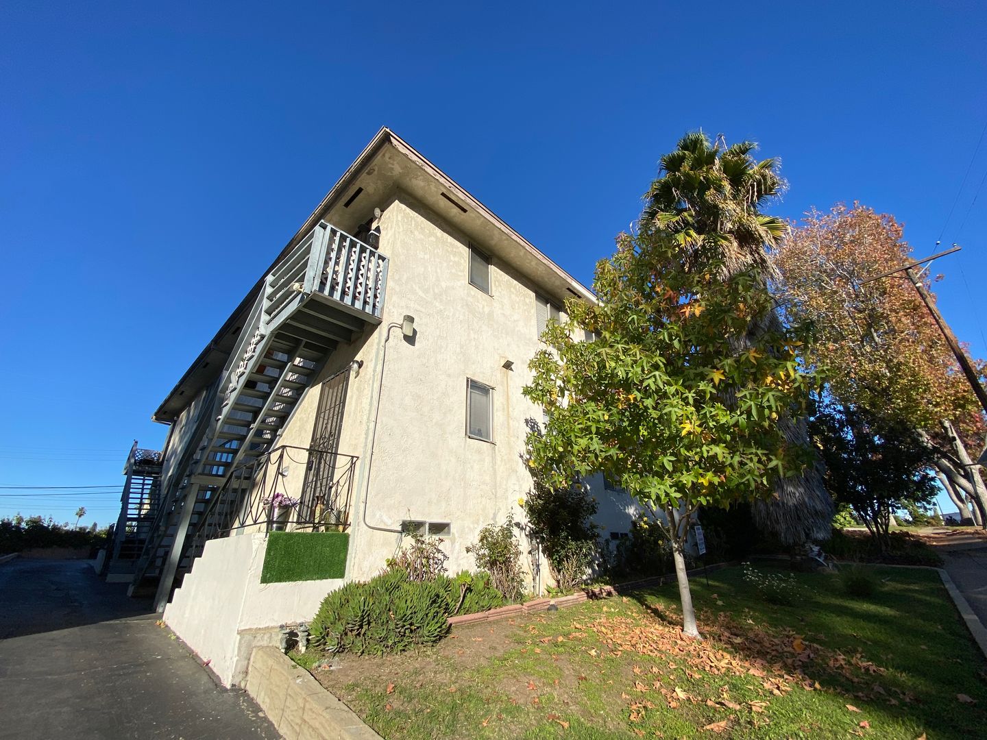 LOS ANGELES Apartment: 5465 ALVERN CIRCLE