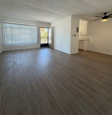 BEAUTIFULLY RENOVATED APARTMENT HOME NEAR BEVERLY CENTER – photo 1