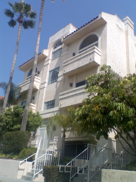 LOS ANGELES Apartment: 7435 W.MANCHESTER AVE