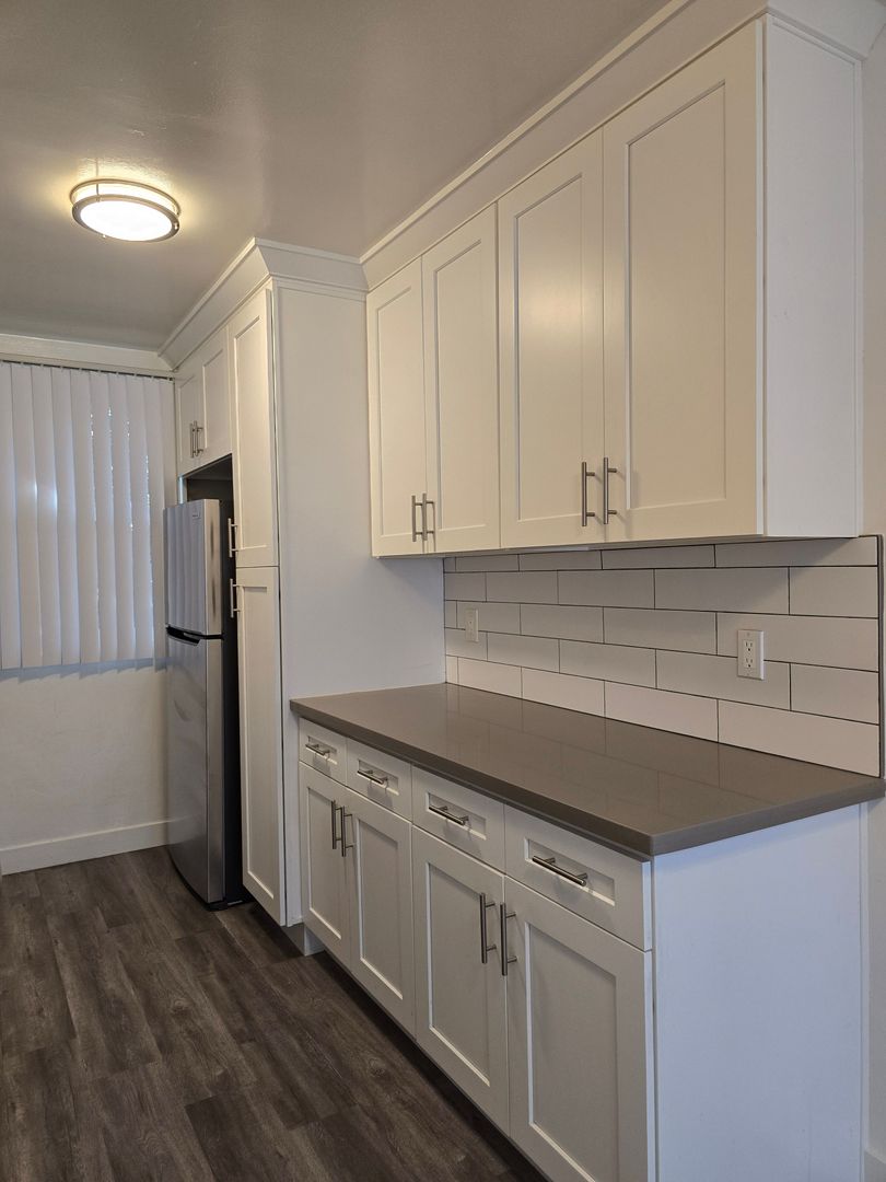 LOS ANGELES Apartment: 3373 OVERLNAD AVE #6