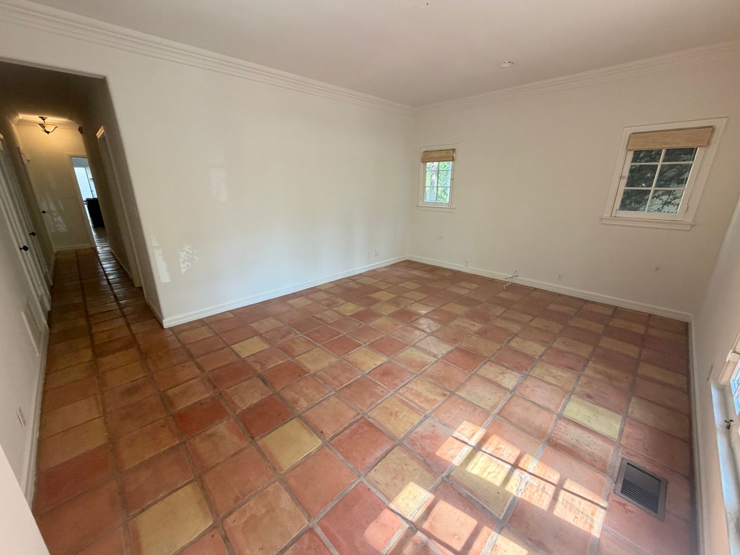 BEVERLY HILLS Apartment: 124 S.CAMDEN DR
