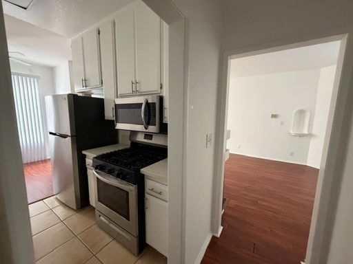 SPACIOUS 1 BEDROOM APARTMENT IN MARVISTA NEAR THE BEACH MARKET SHOPPING AND PUBLIC TRANSPORTATION * * CITY OF L.A. AFFORDABLE HOUSING** – photo 1