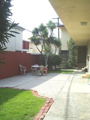 Studio Unit in Palms – photo 1