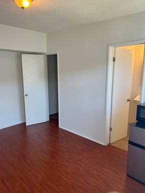 UPPER STUDIO UNIT IN SANTA MONICA or