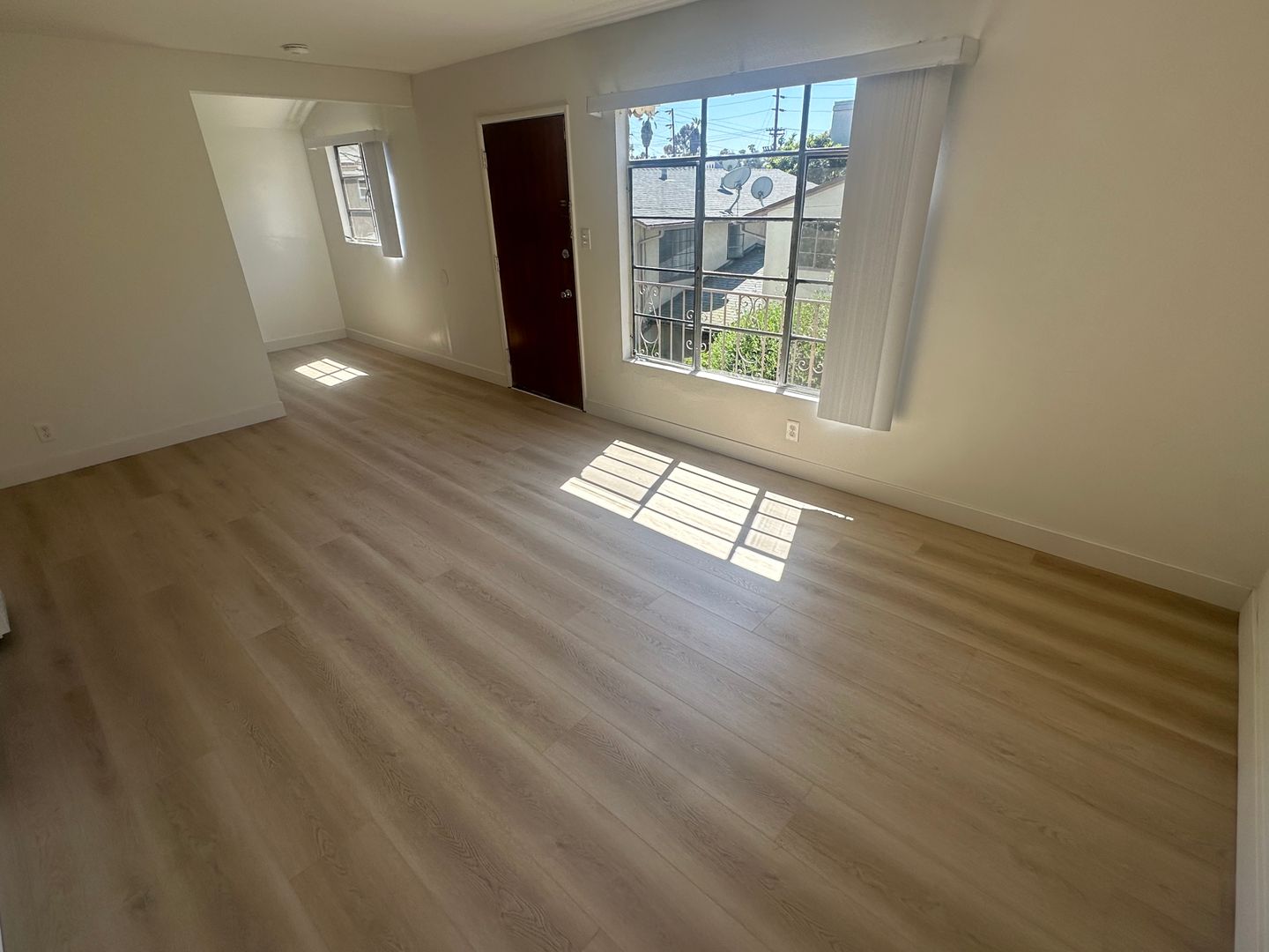 LOS ANGELES Apartment: 7124 FLIGHT AVE