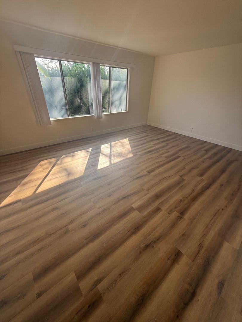 LOS ANGELES Apartment: 7400-14 ARIZONA