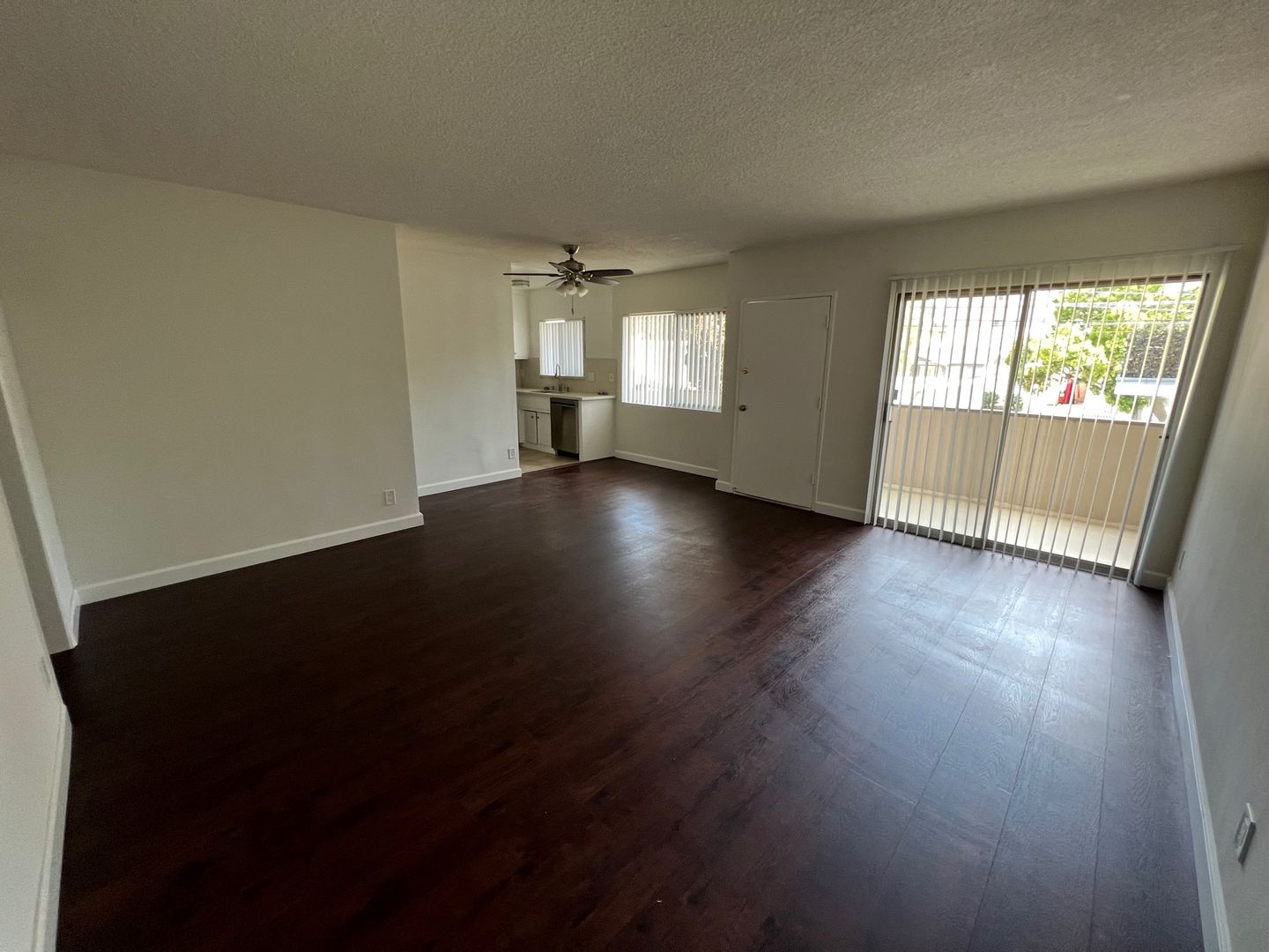 LOS ANGELES Apartment: 11707 GOSHEN AVE
