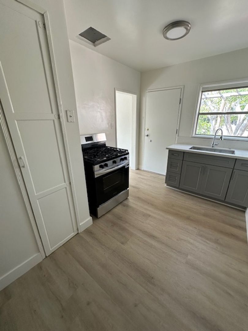 SANTA MONICA Apartment: 1837 9TH ST