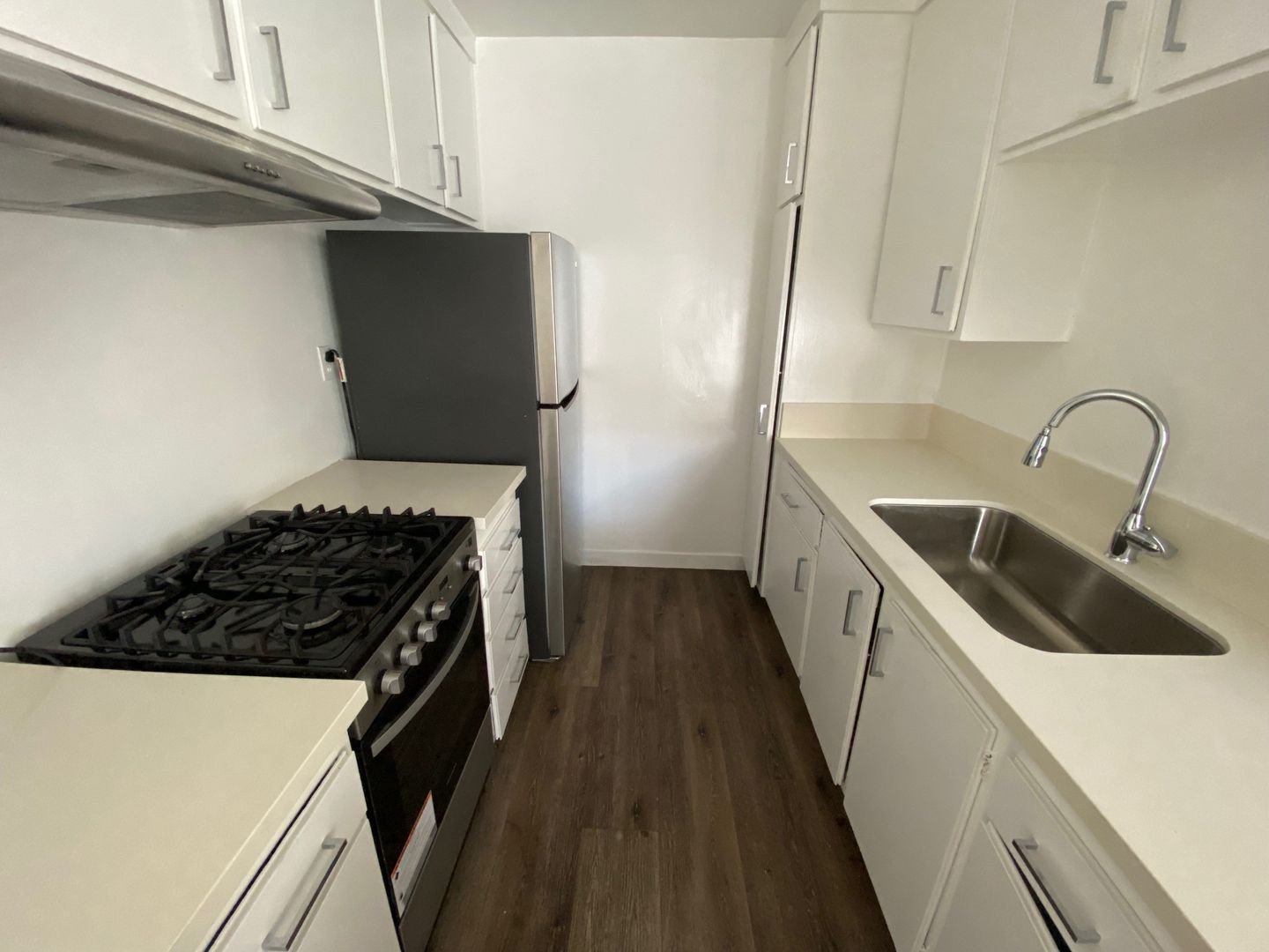 LOS ANGELES Apartment: 3515 JASMINE AVE