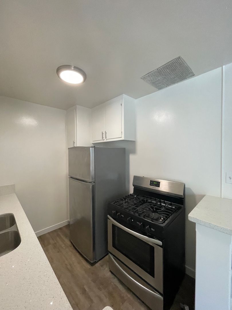 LOS ANGELES Apartment: 3747 CLARINGTON AVE
