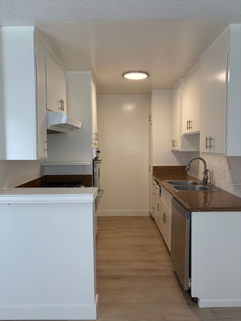 LOS ANGELES Apartment: 3612-3618 MENTONE AVENUE