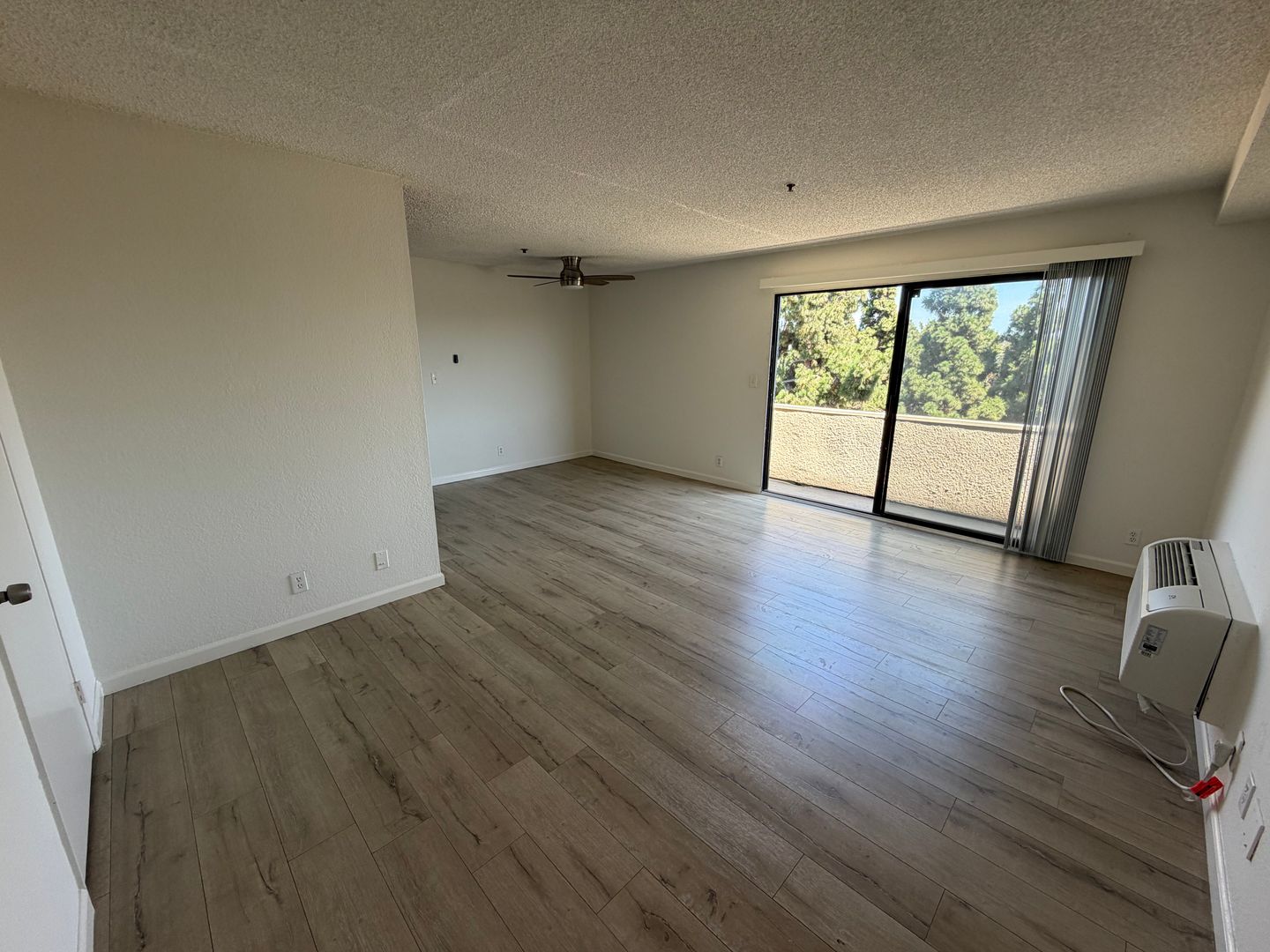 LOS ANGELES Apartment: 10323 WOODBINE ST.