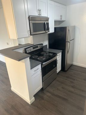 UPGRADED ONE BEDROOM MODERN GATED BUILDING IN PALMS NEIGHBORHOOD – photo 1