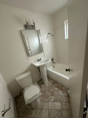 STUNNING BRENTWOOD STUDIO – MODERN UPGRADES & PRIME LOCATION! *ASK ABOUT OUR MOVE IN SPECIALS* – photo 1