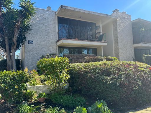 BEAUTIFULLY UPGRADED FRONT UNIT IN PLAYA DEL REY
