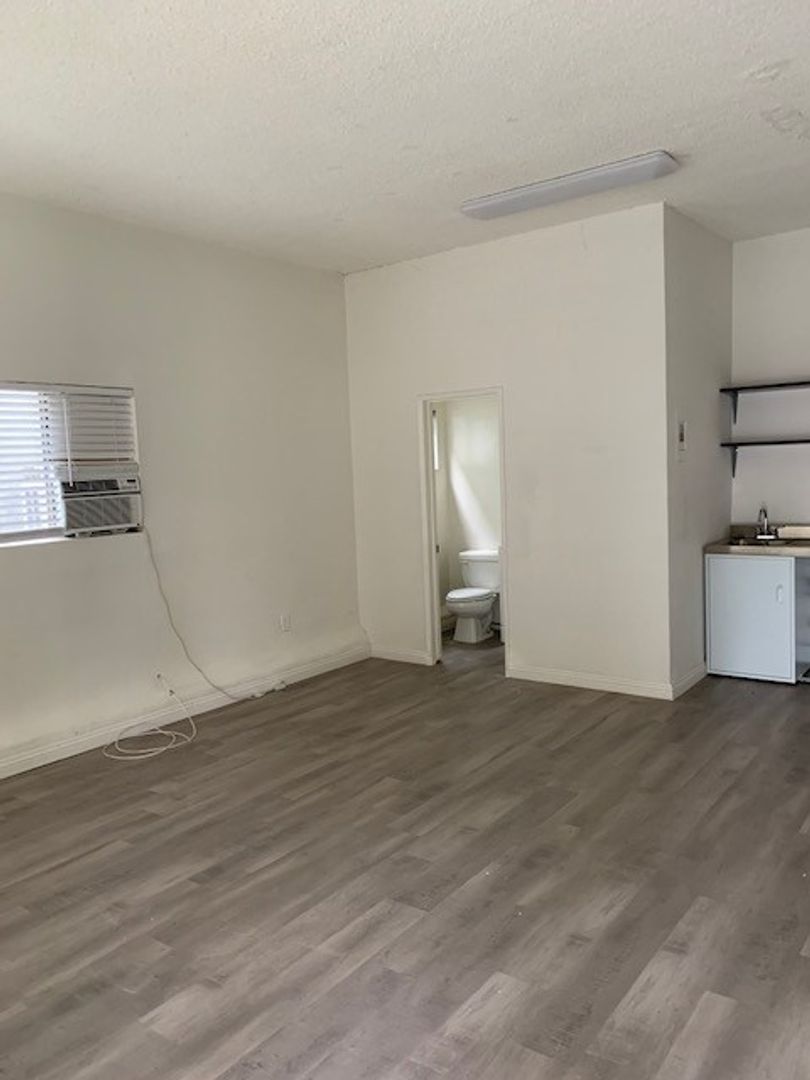 LOS ANGELES Apartment: 3763 -67 MOTOR AVE