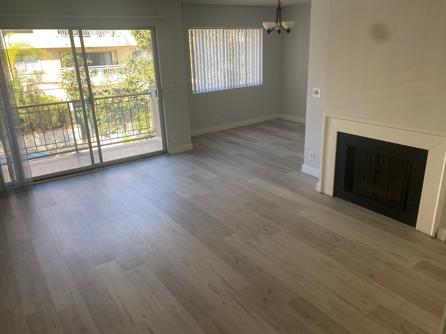 LOS ANGELES Apartment: 1403 S.WESTGATE AVE / 11856 ROCHESTER AVE