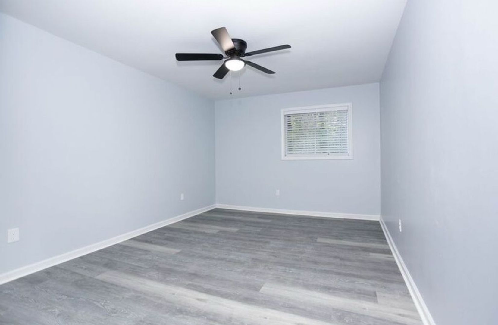 East Point Apartment: 3128 Chateau Boulevard