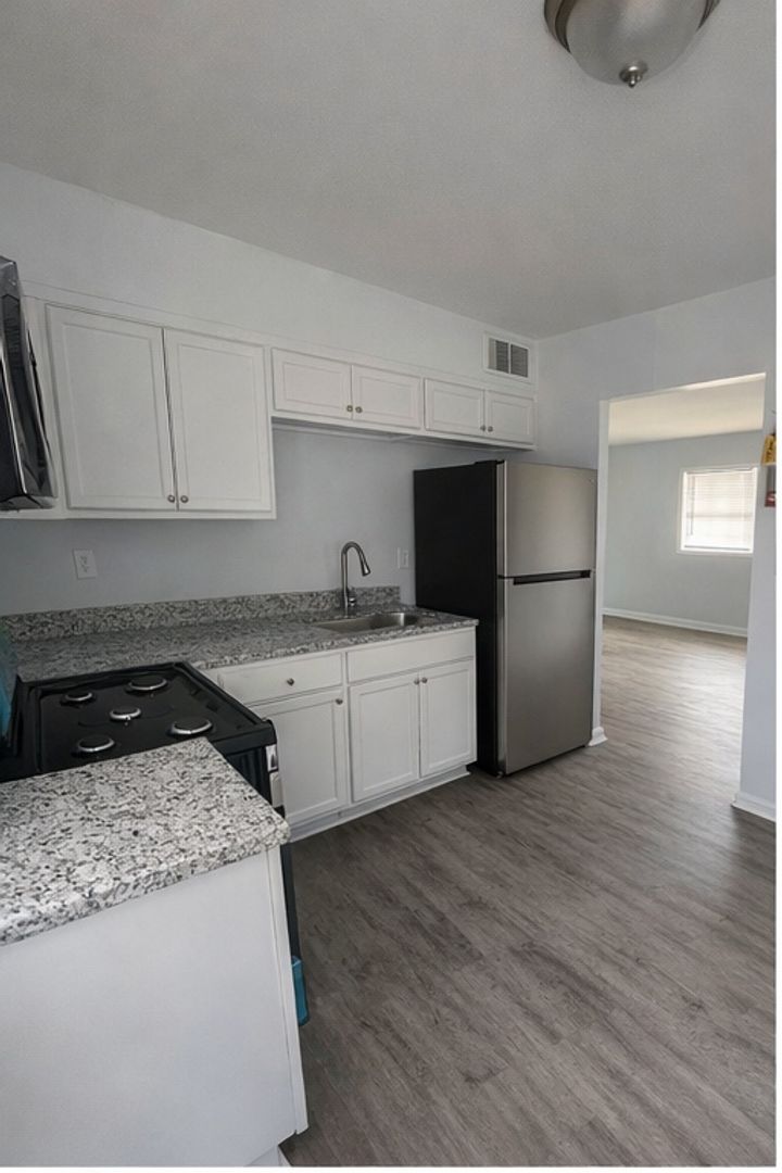 East Point Apartment: 3250 Dodson Drive Connector