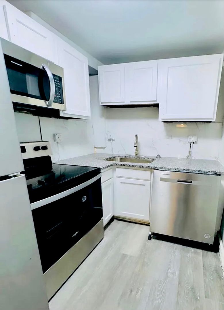 Marietta Apartment: 815 South Cobb Dr