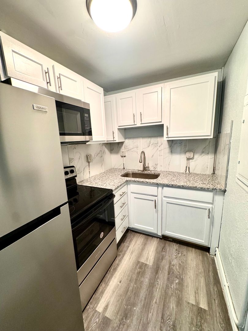 Marietta Apartment: 815 South Cobb Dr