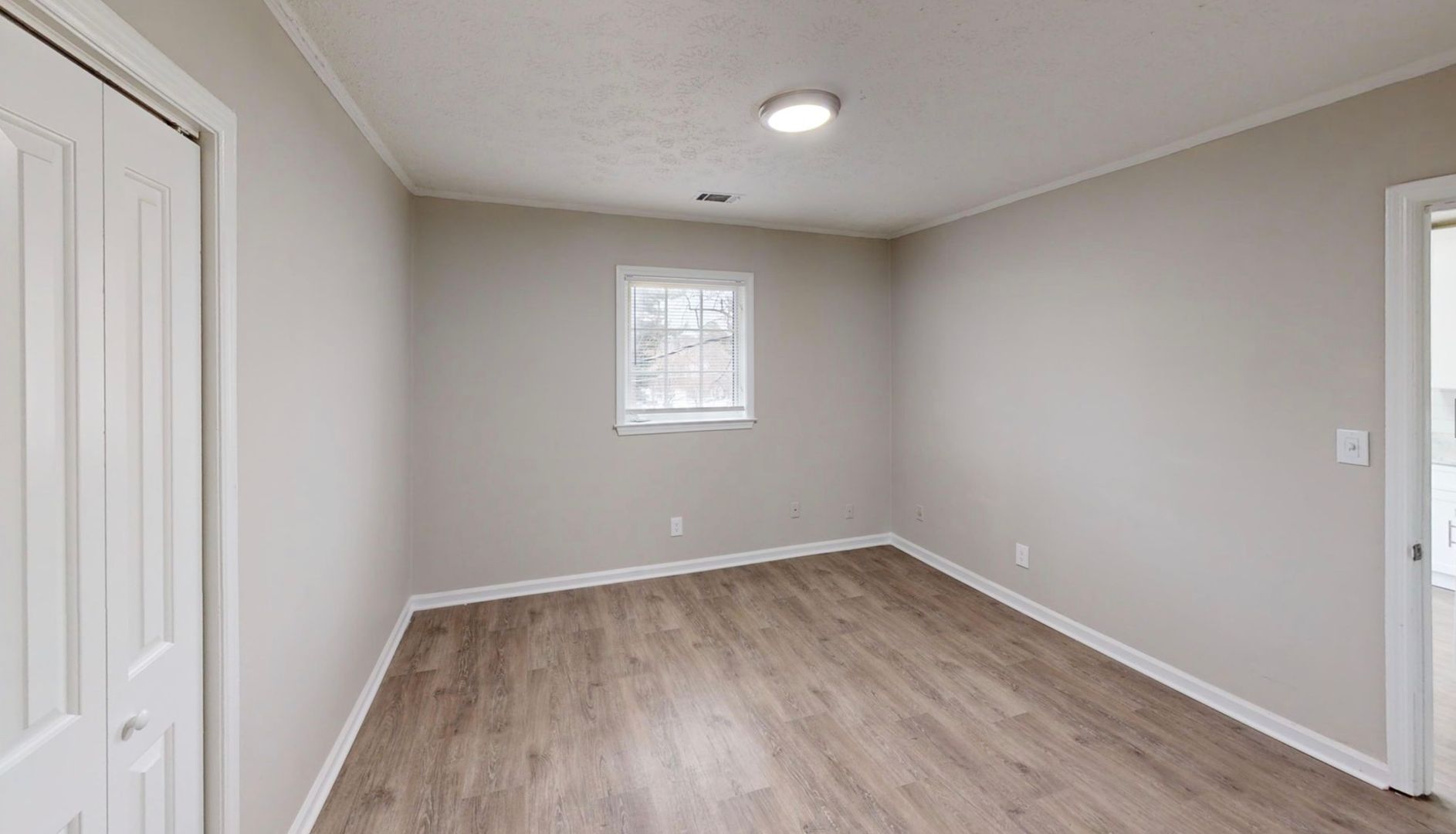 East Point Apartment: 4060 Janice Drive