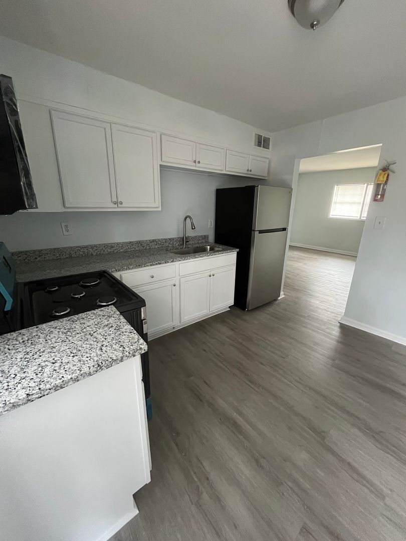 East Point Apartment: 3250 Dodson Drive Connector