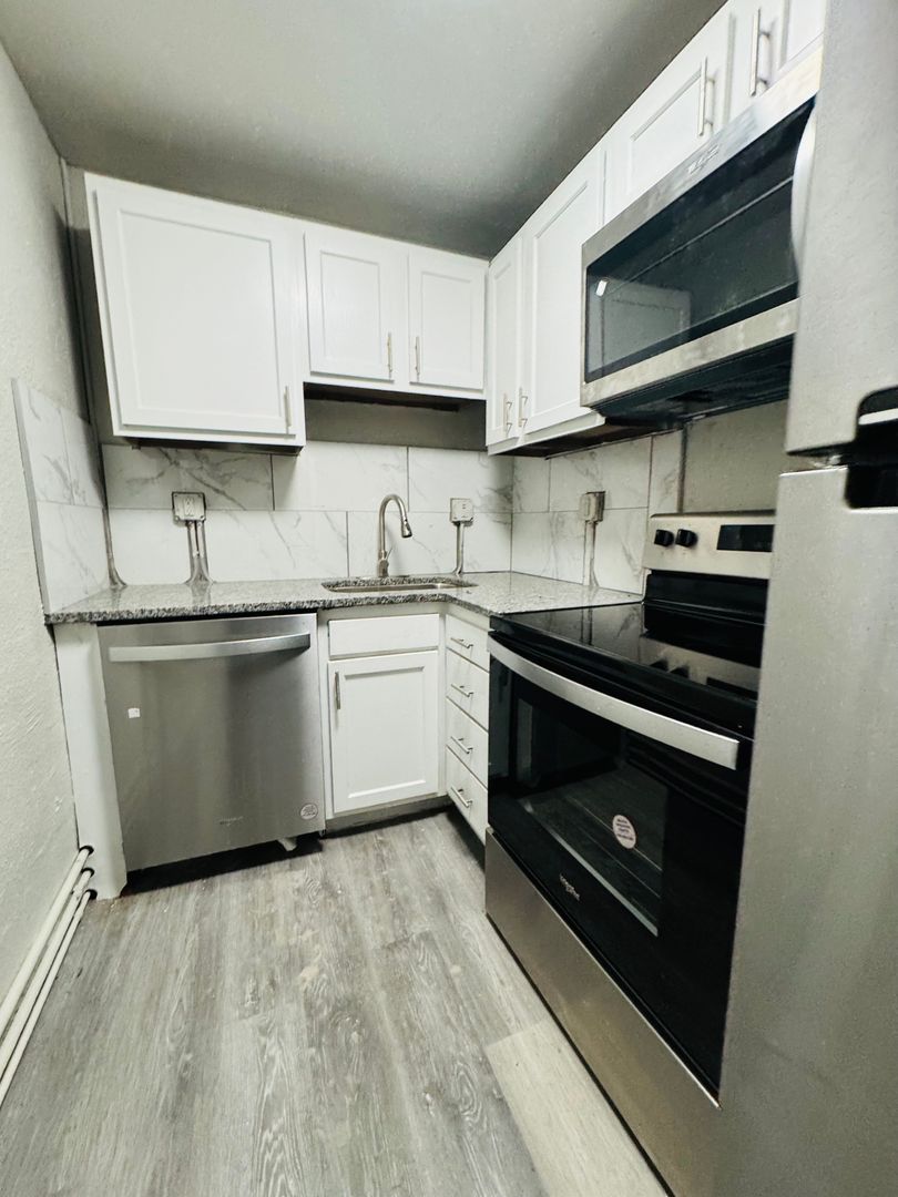 Marietta Apartment: 815 South Cobb Dr