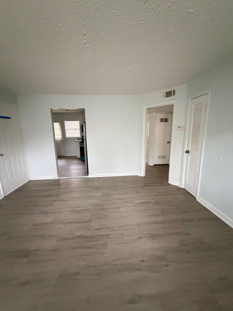 Dodson Courtyard Apartments 1 & 2 Bedrooms Available 12 of 12