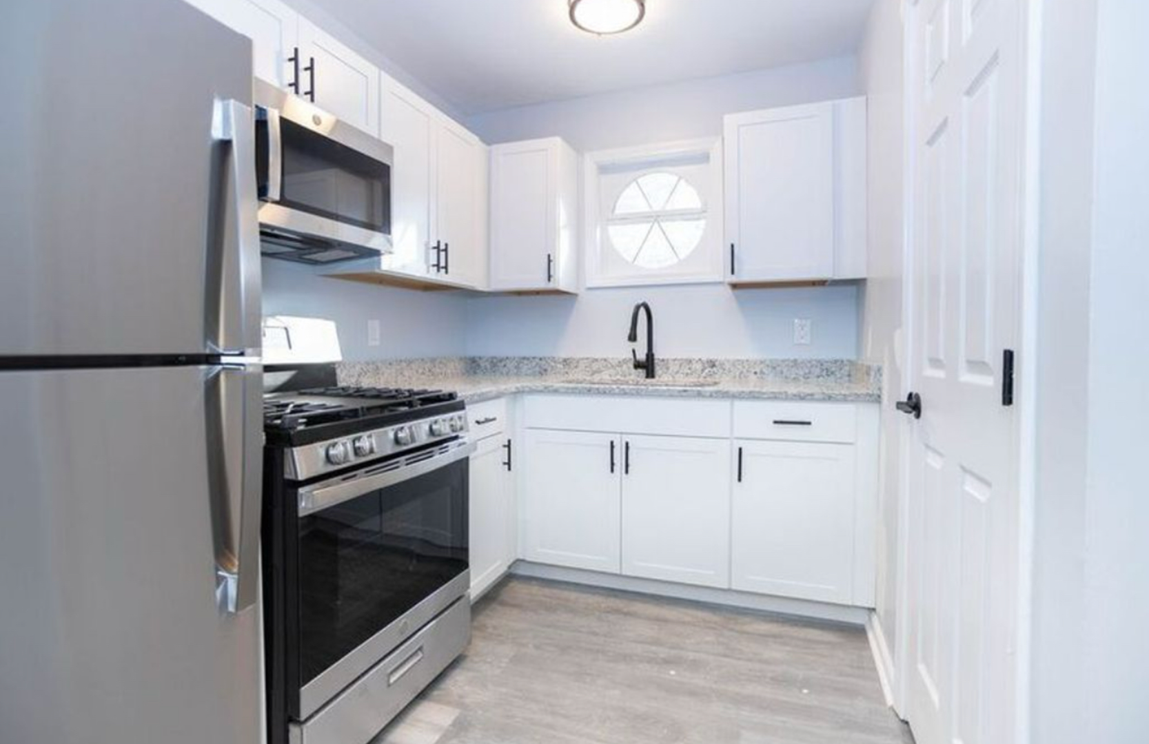 East Point Apartment: 3128 Chateau Boulevard