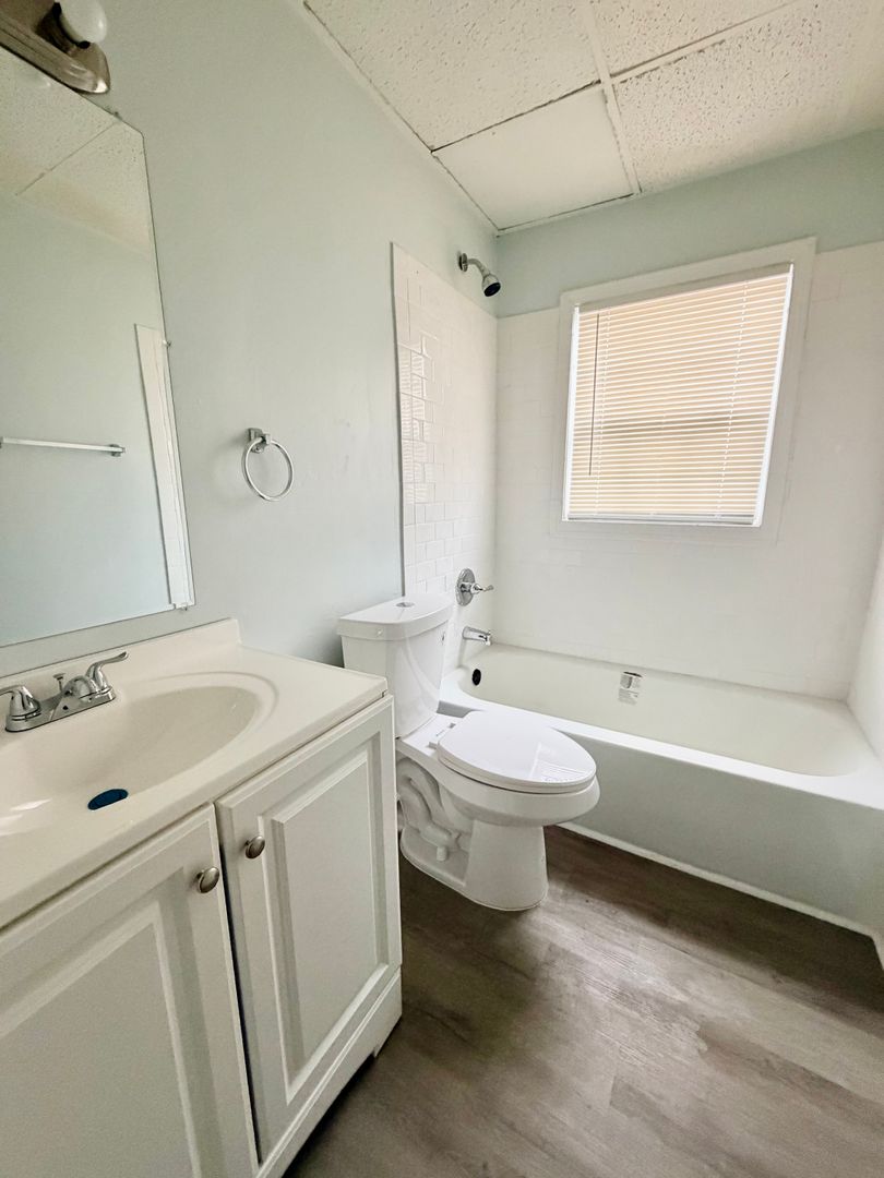 Dodson Courtyard Apartments 1 & 2 Bedroom Move In Specials! 11 of 12
