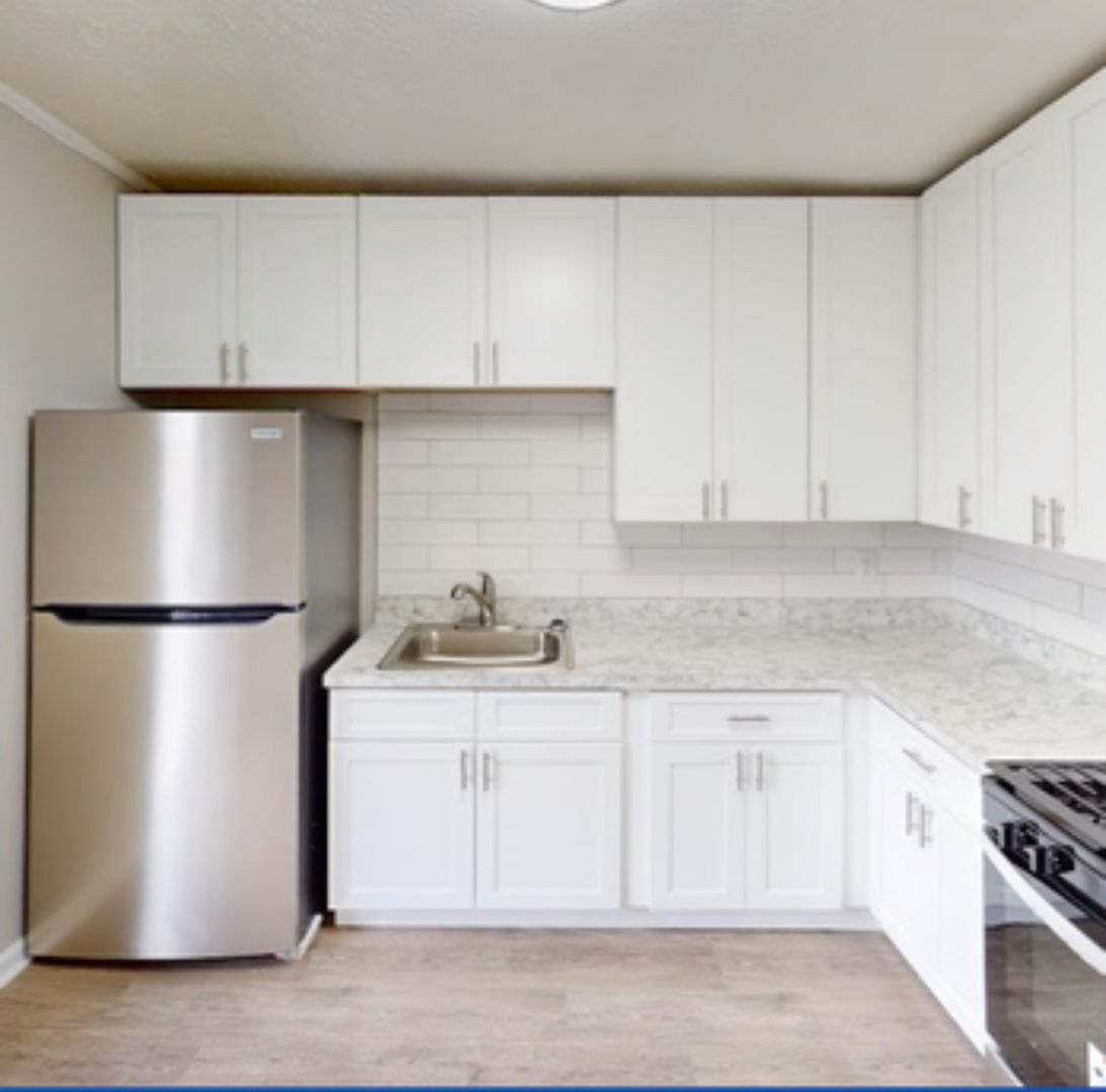 East Point Apartment: 4060 Janice Drive