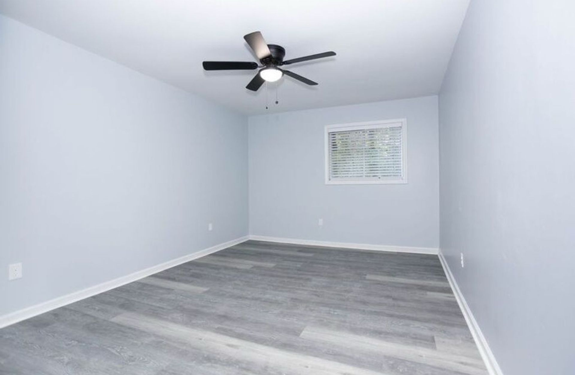 East Point Apartment: 3128 Chateau Boulevard