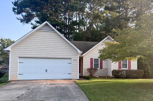 Spacious 3 Bed/2 Bath Ranch in on Quiet Well Kept Street!! – photo 1