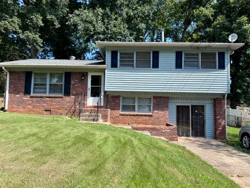 Great 3 Bedroom Mid-Centrury Split Level Home With a Retro Feel!! – photo 1