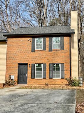 Updated and Remodeled 2 Bedroom/2.5 Bath Townhouse! – photo 1