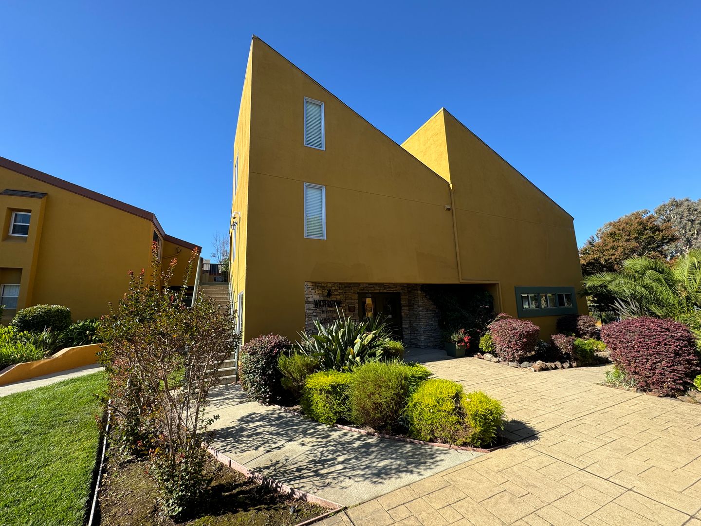Millbrae Apartment: 509 Poplar Ave