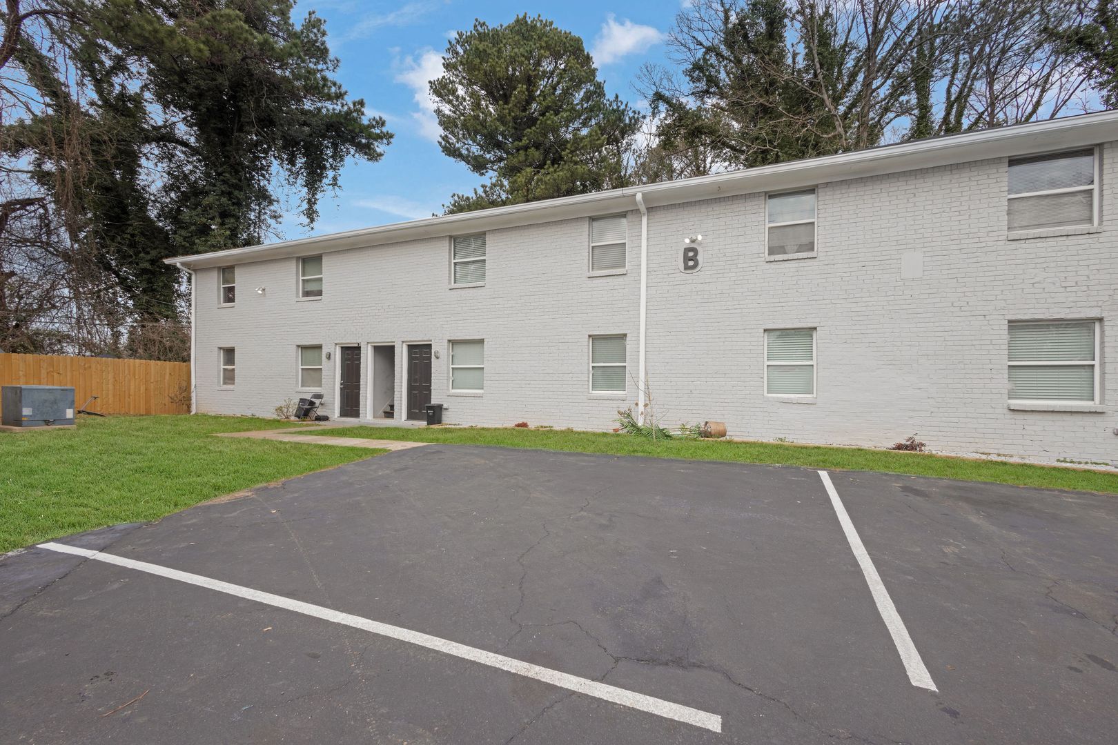 East Point Apartment: 2040 Stanton Rd
