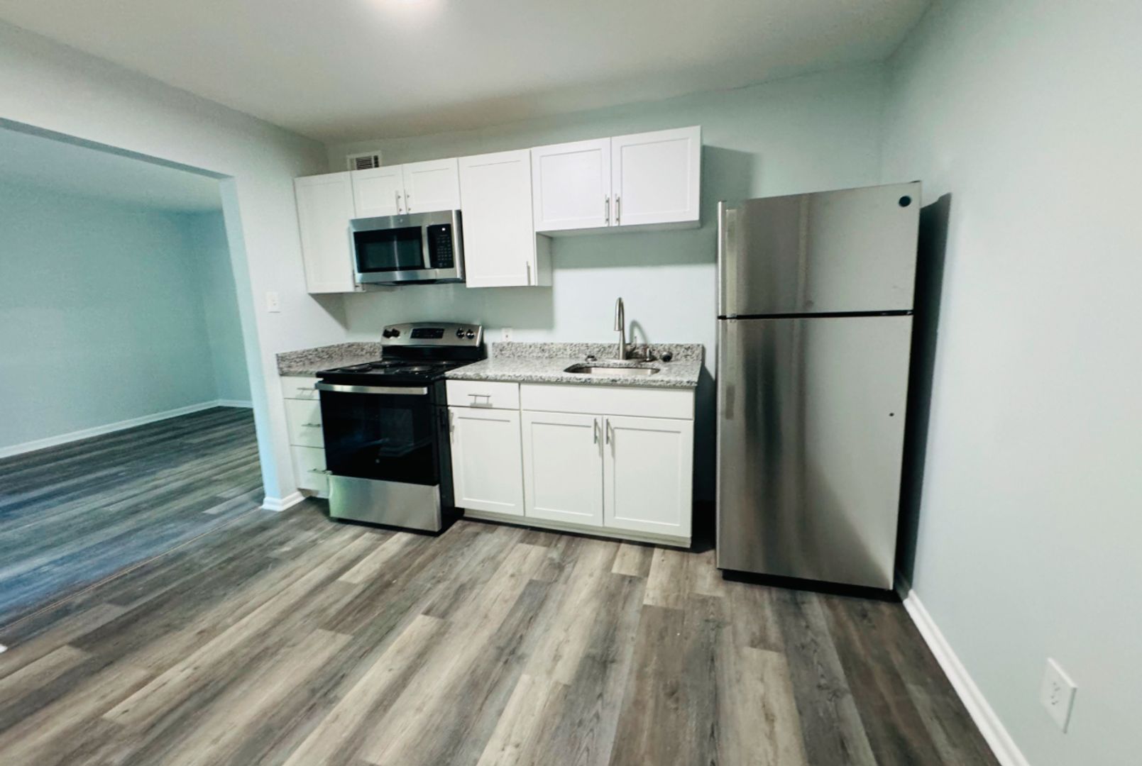 East Point Apartment: 3214 McKenzie Rd