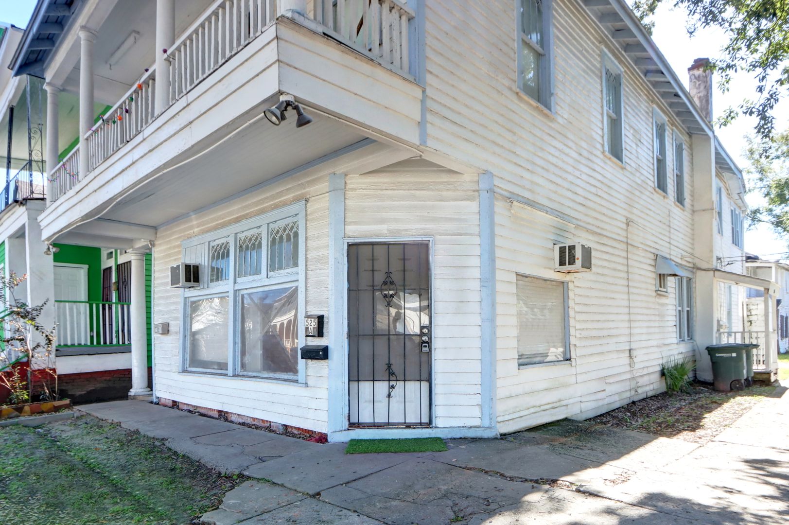 Savannah Apartment: 523 West 39th St