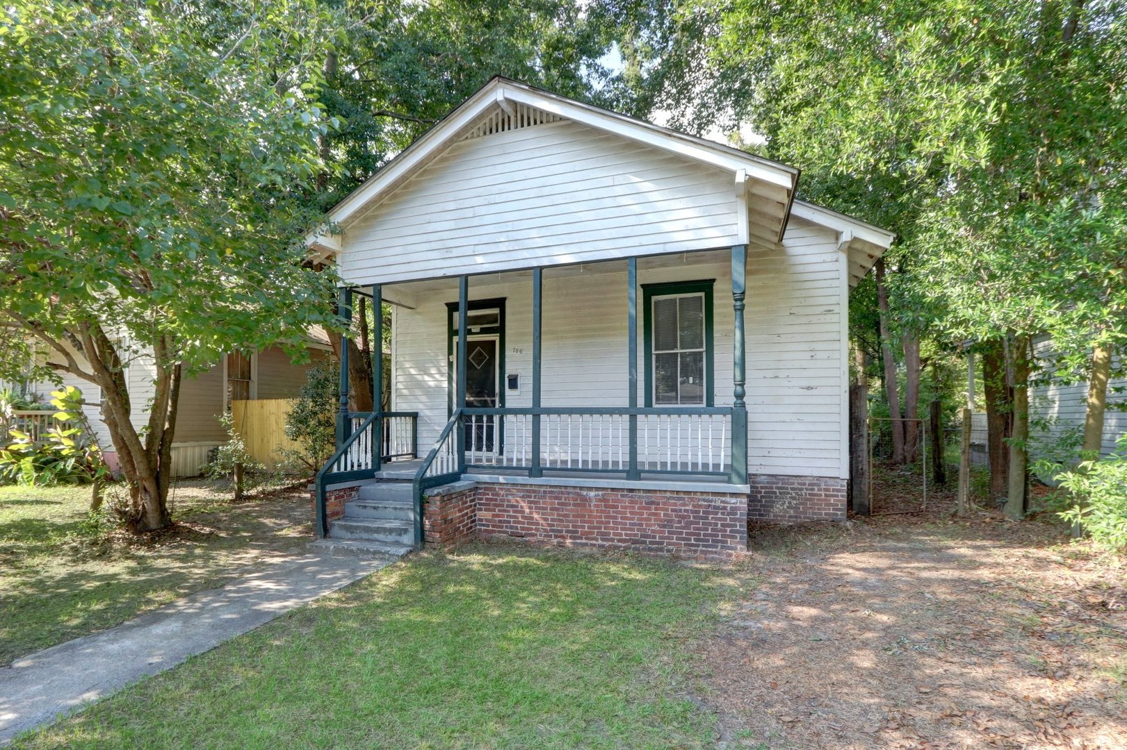 Savannah House: 706 East 34th St