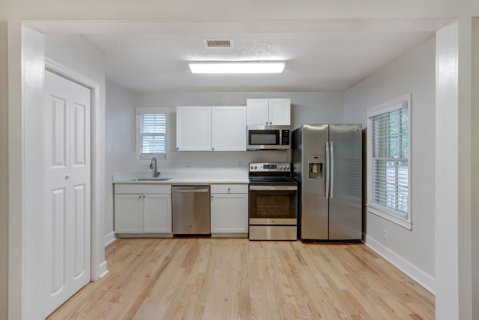 Savannah Apartment: 1205 E 54th St