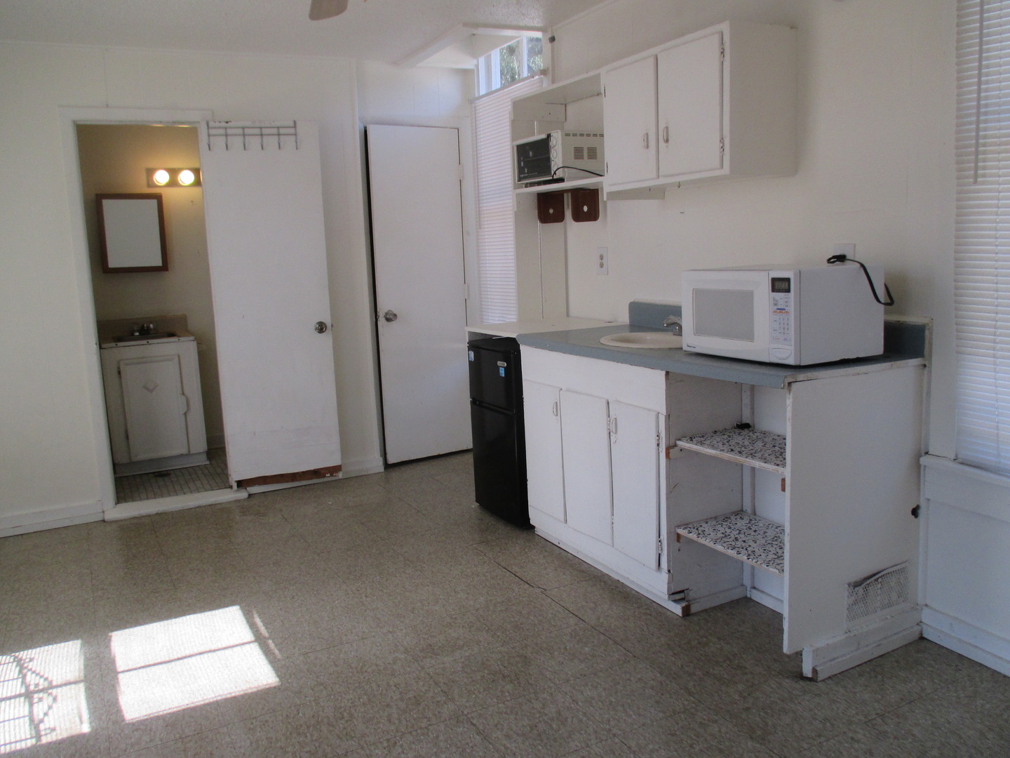 Savannah Apartment: 201 East 31st St