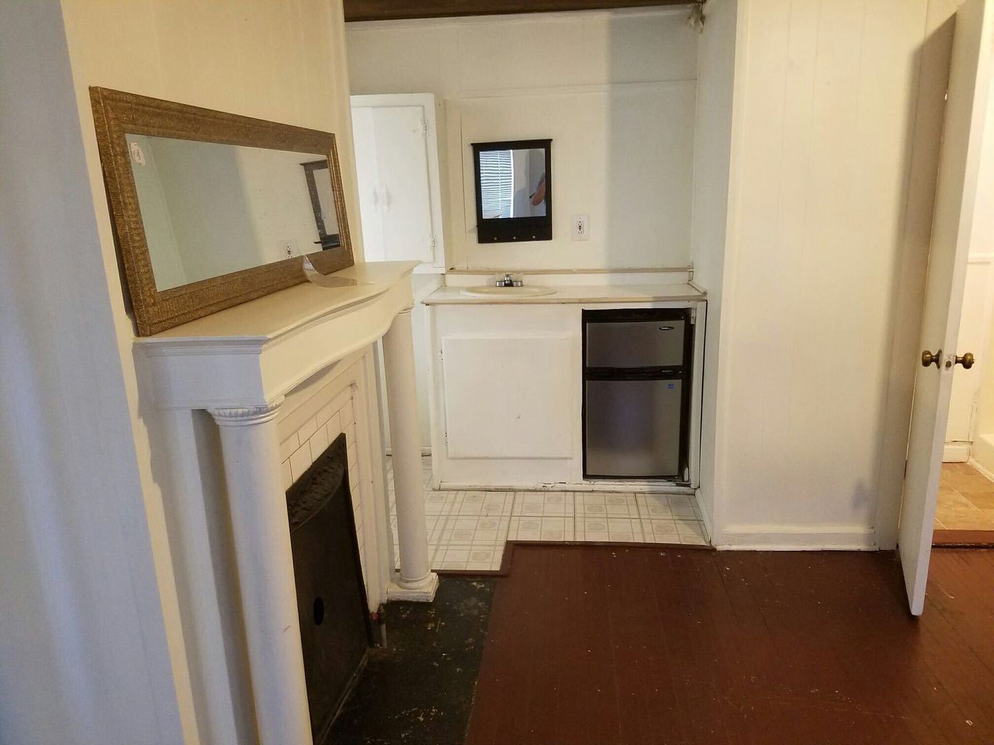 Savannah Apartment: 201 East 31st St
