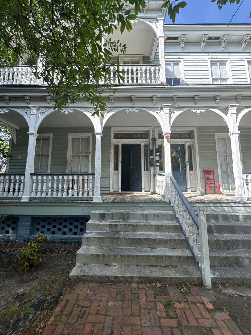 Savannah Apartment: 216 East Henry St - Unit B