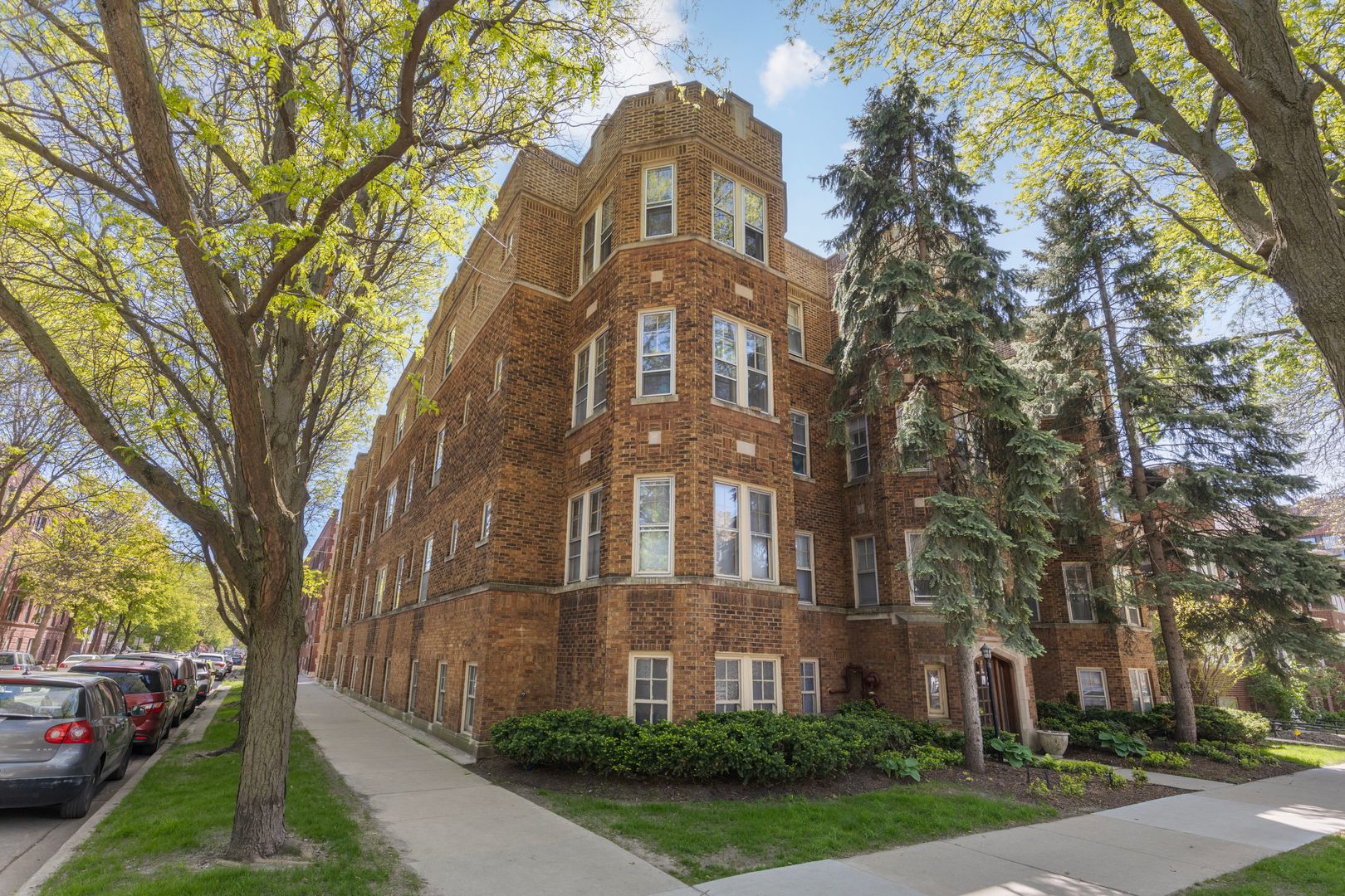 Chicago Apartment: 2633 W. Ainslie